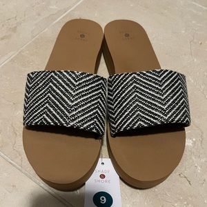 Size 9  Black and cream espadrille type platform